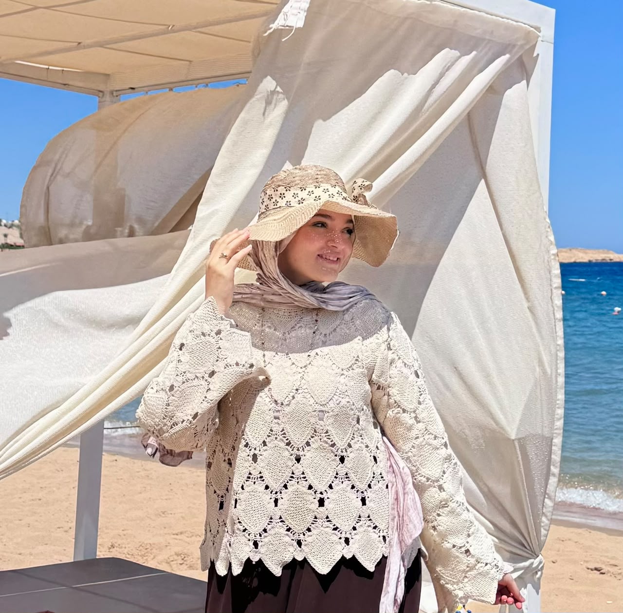 Guipure blouse beige
